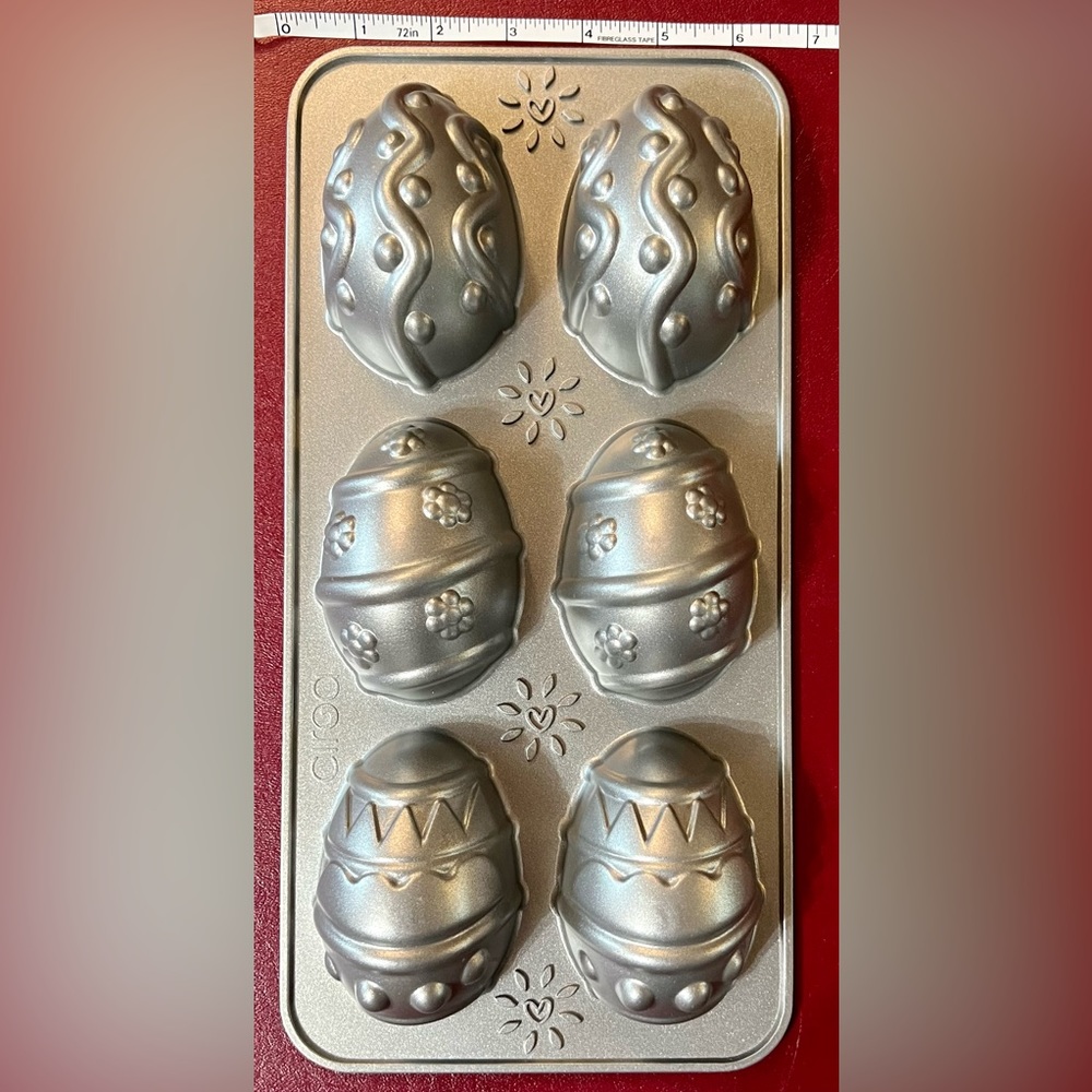 Easter egg muffin mold